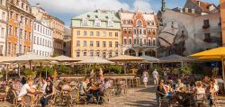Riga Straßencafé auf dem Domplatz