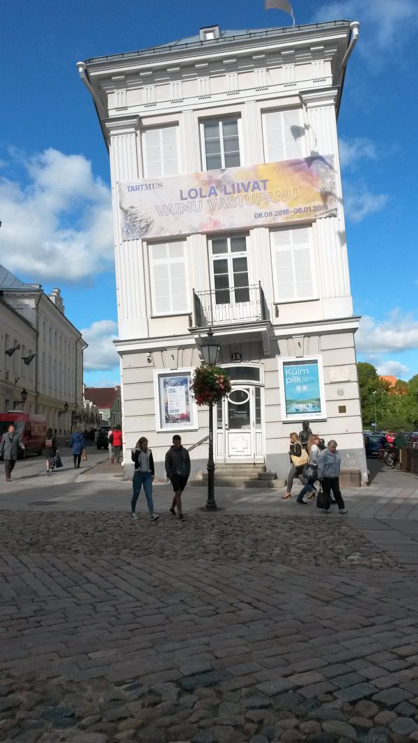 Schiefes Haus in Tartu