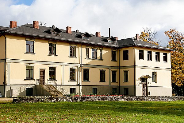 Grasi Manor