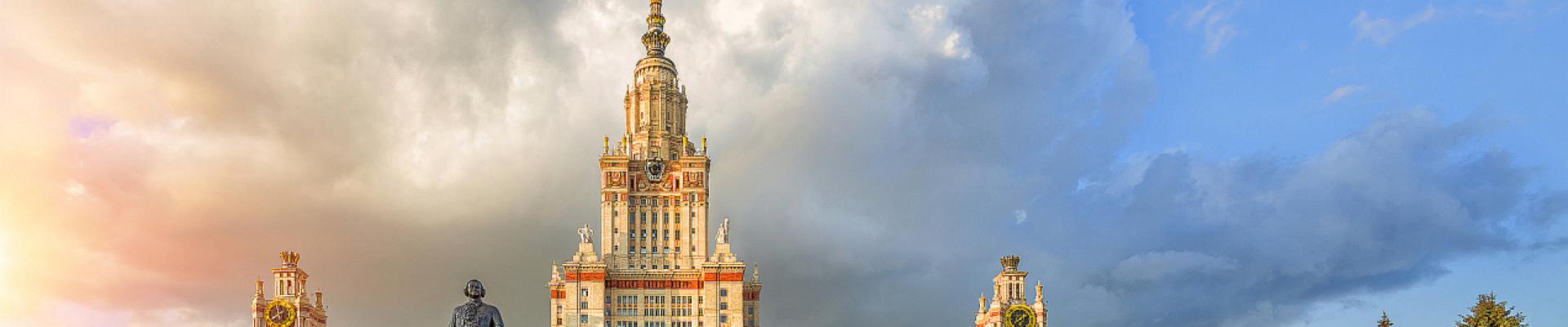 Moskau - Lomonossow - Universität © yulenochekk adobestock