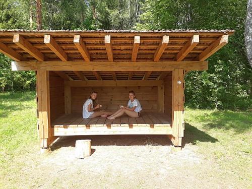 Teeager im Baltikum unterwegs