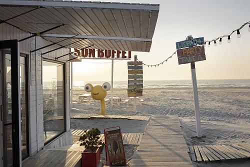 Liepaja - Red Sun Buffet am Strand