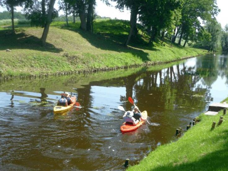 Kanus auf dem Oberländischen Kanal