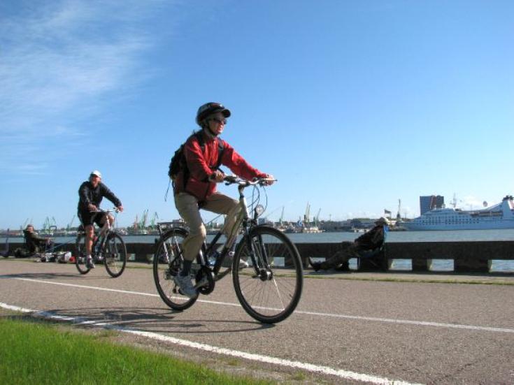 Radtour am Hafen von Klaipeda entlang