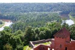 Lettland: Gauja Nationalpark mit Burg Turaida