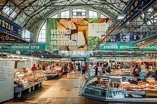 Rigaer Markt in den Zeppelinhallen