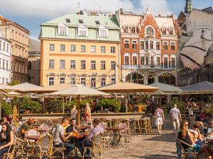 Riga Straßencafé auf dem Domplatz