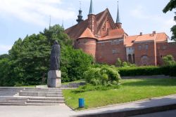 Kopernikusdenkmal vor dem Frauenburger Dom