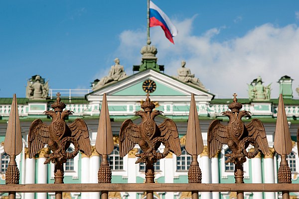 Russisches Wappen und Banner