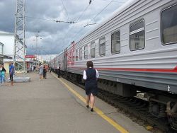 Transsib - Linienzug am Bahnsteig © Ilya Semenoff