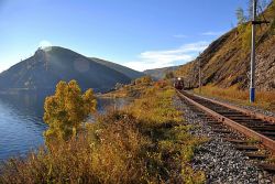 Transsib - Linienzug am Baikalsee © Ilya Semenoff